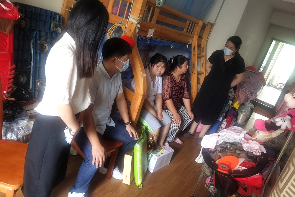 世誠評(píng)估黨支部開展“中秋走訪慰問困難戶，扶貧幫困暖人心”主題黨日活動(dòng)